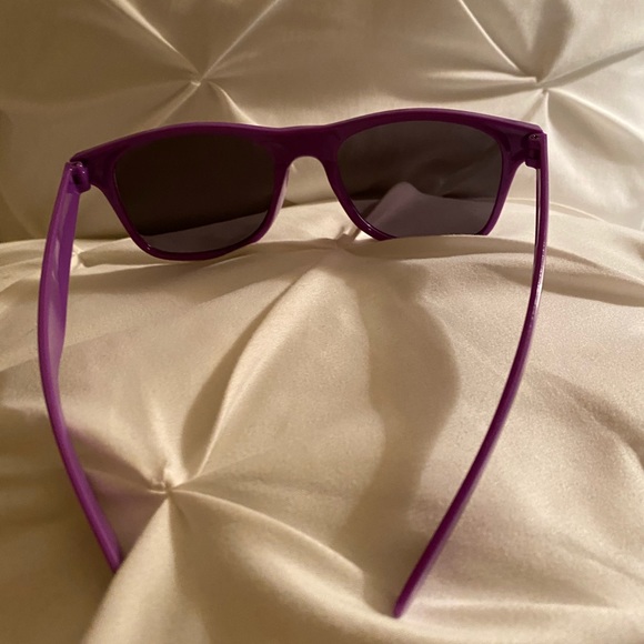 NEW PURPLE SUNGLASSES - Picture 3 of 3